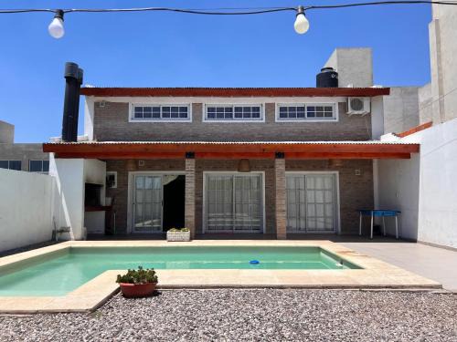 Capitán Bermudez Casa | Casa quincho con Pileta