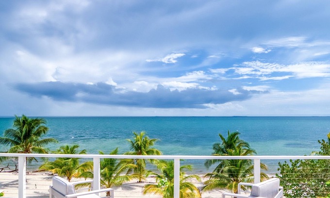 Placentia Villa | Casa Ranguana - Stunning Modern Private Luxury Beachfront Home