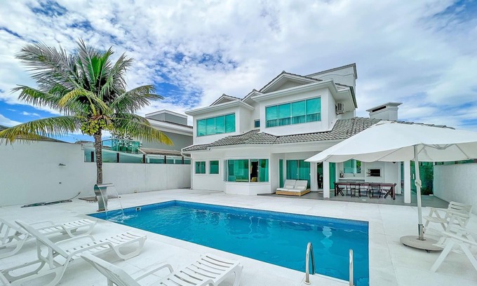 Jurere Internacional Villa | Casa Rebeca excellent value for money