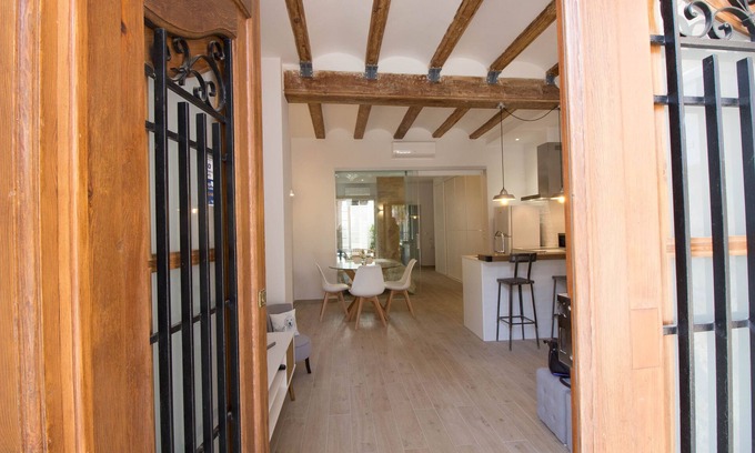 El Cabanyal Casa | Casa Reina: antigua casa de 1925 rehabilitada, entradas Oceanografico
