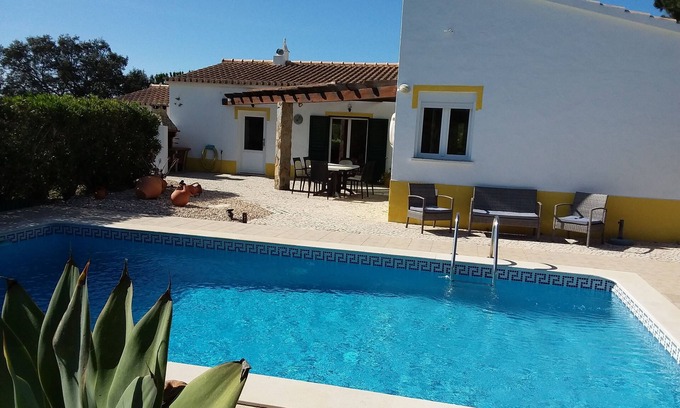 Aljezur Villa | Villa con piscina privada sin vecinos y vistas al parque natural.