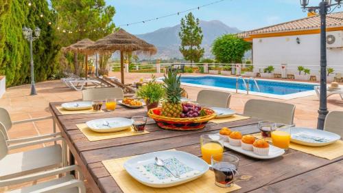 Viñuela Villa | Casa Rocio y Paloma Vinuela by Ruralidays