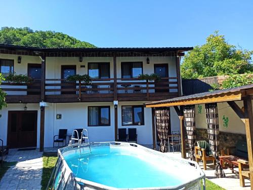 Dubova Casa | Casa Rodica