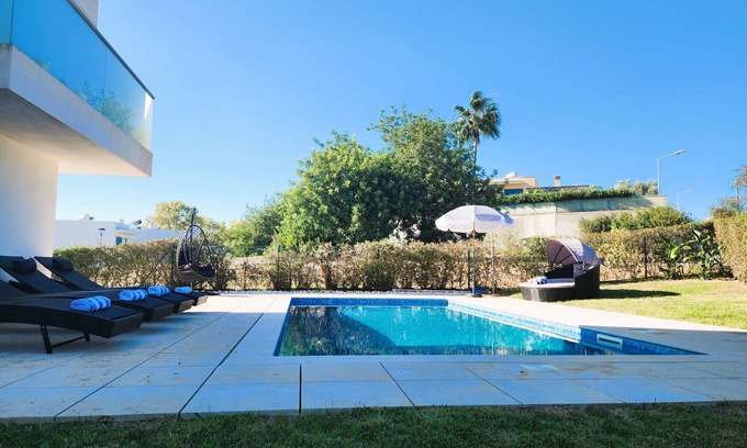 Alcantarilha Casa | CASA ROGEL: PRIVATE HEATED POOL, GAMES, WIFI, WALK TO TOWN, 5 MIN DRIVE TO BEACH