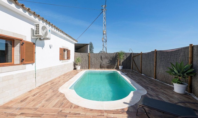 Barbate Villa | Casa Roja - Villa Con Piscina Privada. Wifi Gratis