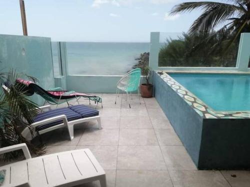 Puerto Yucalpetén Casa | Casa Rosa 2 bedroom beach fronted home with private pool