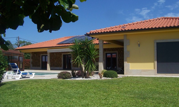 Cossourado Casa | Casa Rosanna Hermosa propiedad de una planta con piscina privada, vistas panorámicas.