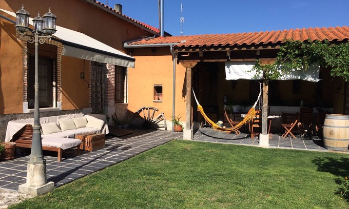 Santibanez de Valcorba Cabaña | Casa Rural los Aperos