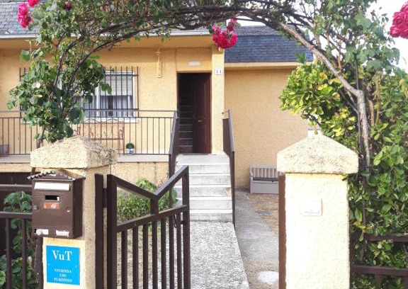 Barco De Avila Casa | Casa Rural Alameda con chimenea y jardín