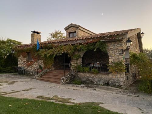 Zorita de los Canes Casa | Casa Rural con chimenea, piscina y vistas al río