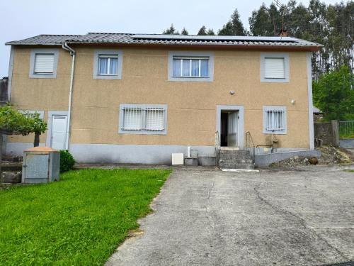 Irixoa Casa | Casa rural con amplio terreno privado