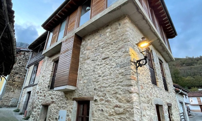 Villamorey Cabaña | Casa Rural con vistas a la montaña en Asturias, Parque de Redes
