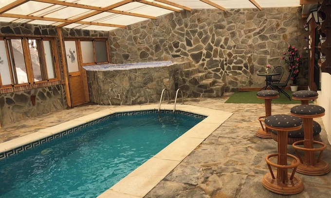 Sayalonga Cabaña | CASA RURAL CRISTINA- PISCINA CLIMATIZADA