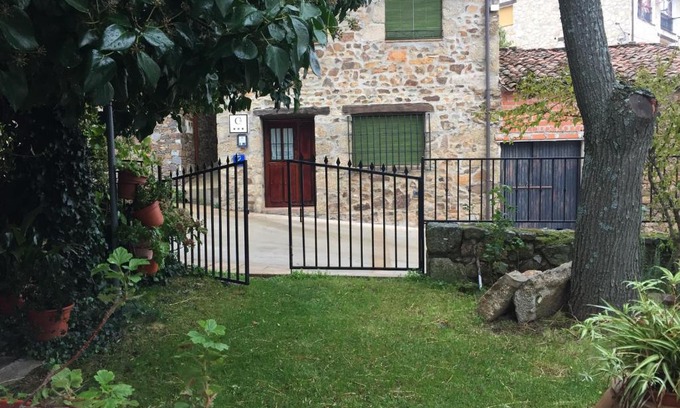 Gata Casa | Casa Rural El Fortin