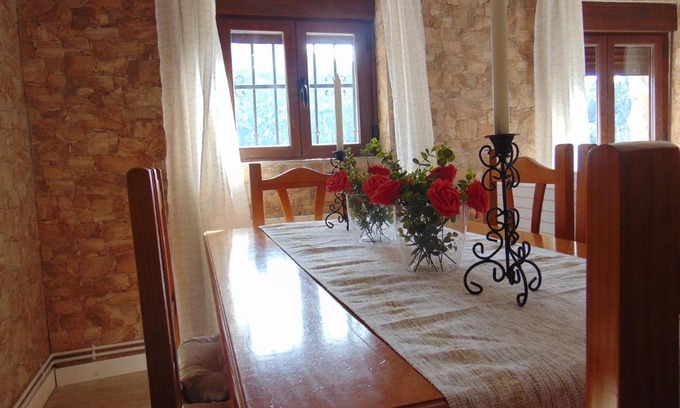 La Casa de la Noguera Casa | Casa Rural La Caseta