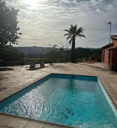 Vélez-Málaga Chalet De Esquí | CASA RURAL LA MINDA