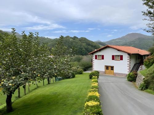 Etxalar Casa | Casa Rural Larrapil