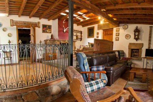 Cabezas Bajas Casa | Casa Rural Lucía es una casa rural amplia con pat