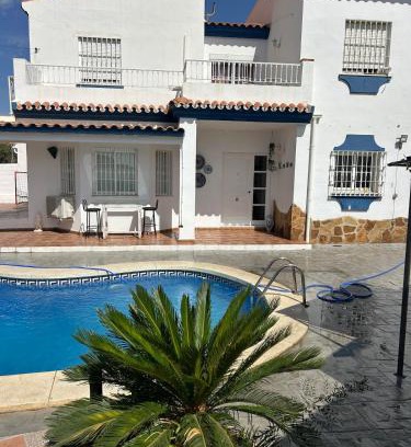 Churriana Villa | CASA RURAL MALAGA,VILLA FAMARA,10 personas,DESAYUNO ANDALUZ INCLUIDO EN EL PRECIO