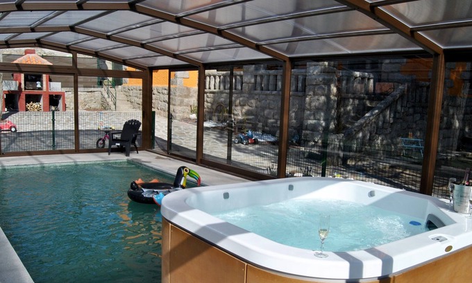 Collado Mediano Casa | CASA RURAL CON PISCINA CUBIERTA JACUZZI Y BARBACOA PARA 16 PERSONAS
