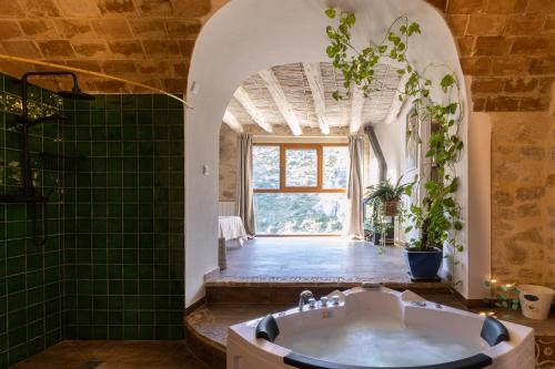 Benisili Casa | Casa rural Vall de Gallinera con Chimenea, piscina y jacuzzi DIANIA