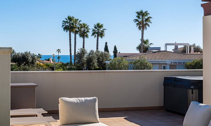 Estombar Chalet De Esquí | Casa Saudade - Luxury penthouse apartment with stunning views