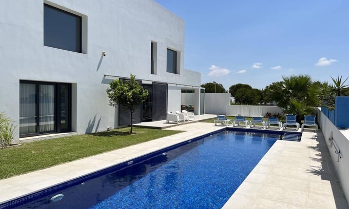 Conil de la Frontera Villa | Casa Serendipia - Chalet de lujo con mucho confort y piscina cerca de la playa y del centro