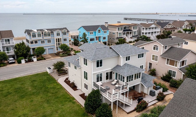 Lewes Casa | CASA SERENDIPITY - 7BD & 4.5BA - Sleeps 16 - Steps from the Beach! *Dog Friendly*
