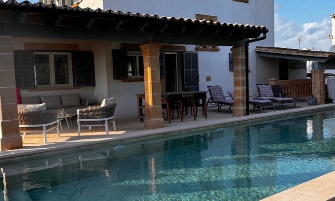 Cala Llombards Casa | Villa señorial, recientemente renovada en el centro de Cala Llombards