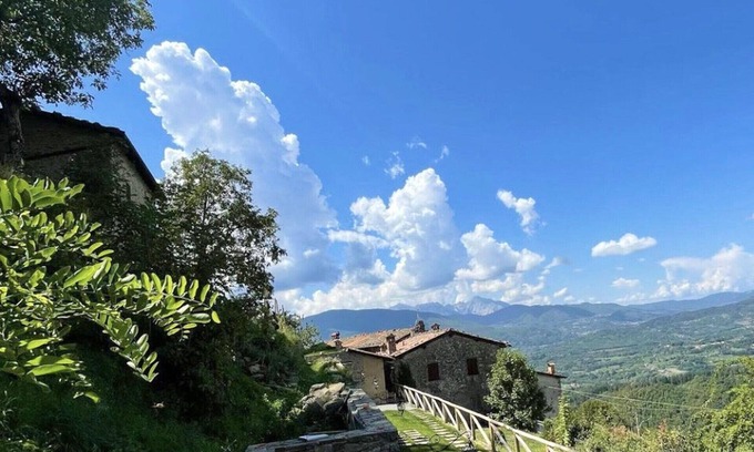 Pieve Fosciana Villa | Casa Sillico Quadruple Room with Jacuzzi