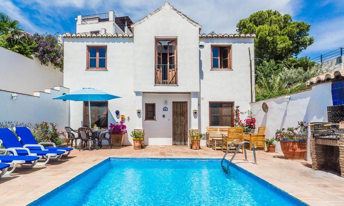 Pinos del Valle Casa | Casa Sol - traditional village house with pool and view