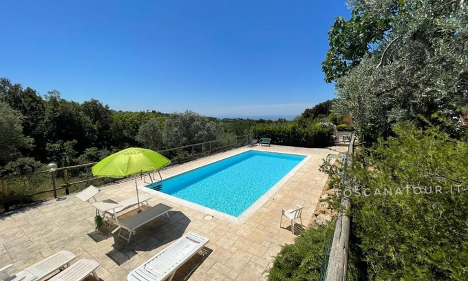 Guardistallo Casa | Casa Sophia con piscina - ingresso, giardino, barbecue e parcheggio privati by ToscanaTour