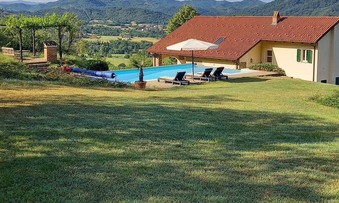 Cartosio Villa | Casa Sulie: Villa Con Infinity Piscina privada Cartosio (cerca de Acqui Terme)