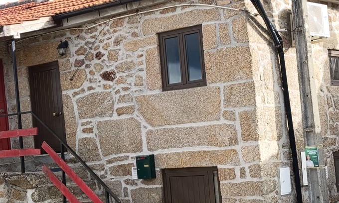 Vila Real Casa | Casa típica de pedra em Paredes do pinhāo,S. Lourenço Riba pinhao/ sabrosa/