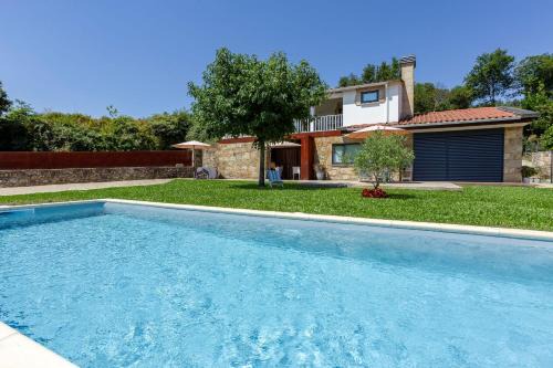 Vila Verde Casa | Casa Tarrio - Casa Privada com 3 Quartos e Piscina
