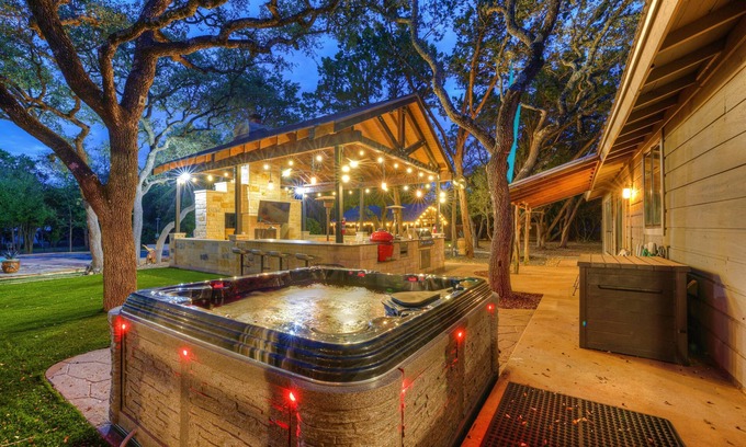 Wimberley Casa | Casa Terracotta and Casa Pennington