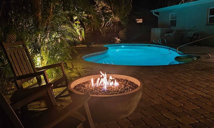 Merritt Island Casa | Casa Tipica! 4-bedroom tropical oasis in Merritt Island with heated pool