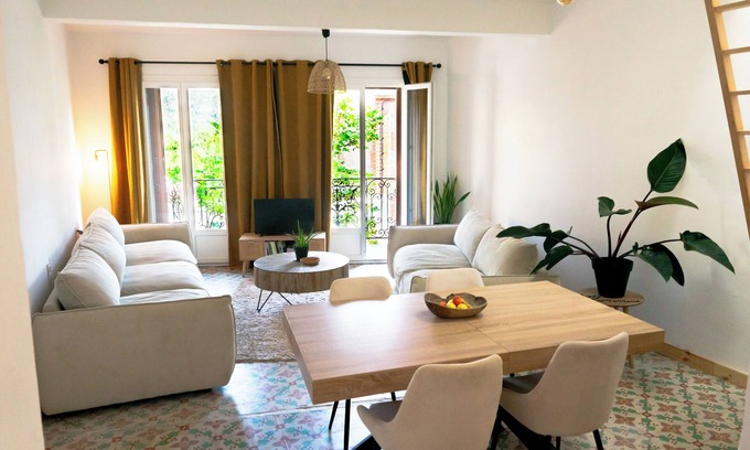 Tautavel Apartamento | Casa Tramuntana offers spacious, bright and comfortable living space.