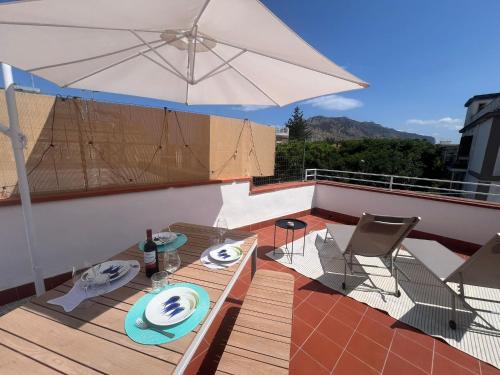 Partanna Apartamento | Casa TreMar - Flat with roof top in Mondello