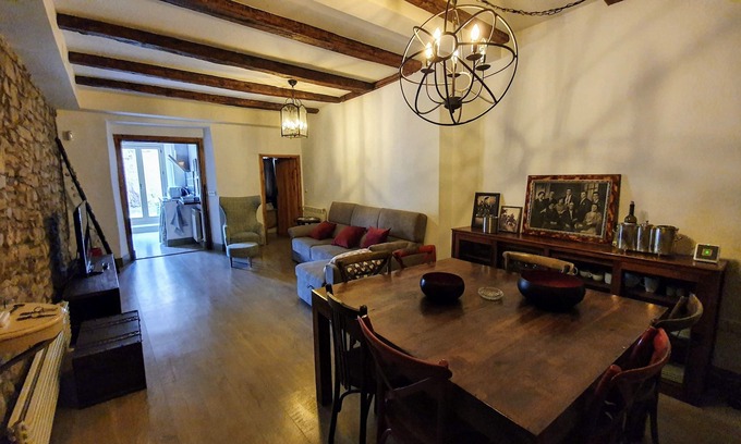 Jaca Casa | Casa Trigo, preciosa casa con jardín en el centro de Jaca