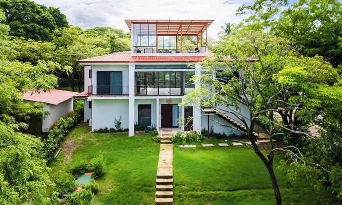 Junquillal Casa | Casa Tuga is a bright 4BR, 4BA home with a private pool (with kid-friendly area), Just a short walk to the beach and restaurants.