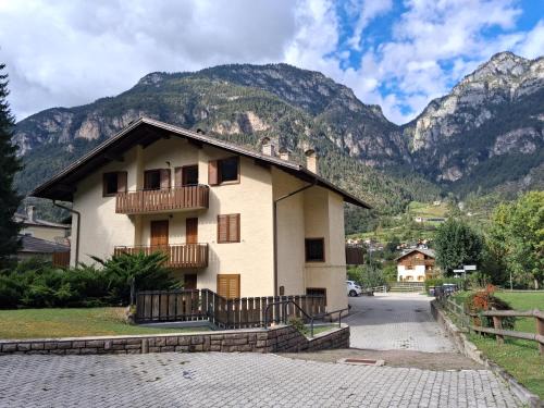 Ziano di Fiemme Apartamento | Casa Tullia by Go New Location