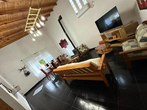 Monte Hermoso Casa | Casa ubicada en Monte hermoso, cómoda y con buena ubicación, entrada de autos, parrilla y más