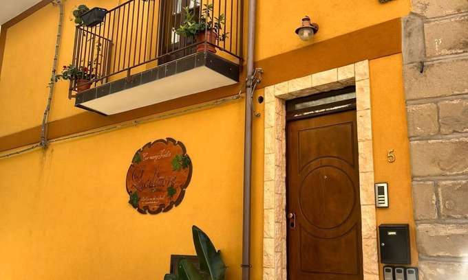 Motta Camastra Apartamento | CASA VACANZE "ANTICO BORGO A DUE PASSI DALLE GOLE ALCANTARA" APPARTAMENTO ULIVO