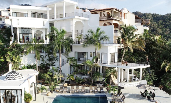 Zona sur Villa | Vacaciones como una estrella de rock en Villa Casa Valerie, Puerto Vallarta, Mx. Capacidad para 18 personas.