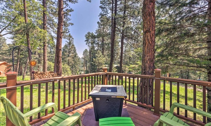 Cloudcroft Casa | Casa Verde Cabin with Fire Pit 4 Mi to Ski