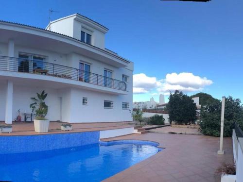 Llanca Casa | CASA VILAJUÏGA - Amplia casa moderna con agradable piscina privada. - ES-228-134