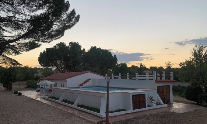 Villaviciosa de Odon Chalet De Esquí | Casa Villa con piscina Naturaleza a 25 kilómetros de Madrid