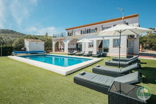 Viñuela Villa | Casa Wood - family holiday villa with pool