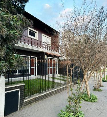 Azul Casa | Casa Zona Residencial , pileta, garage doble y quincho con parrilla